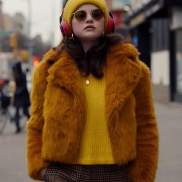 Selena Gomez styled ''Only Murders In The Building'' knitted cap - Picture 5 of 5